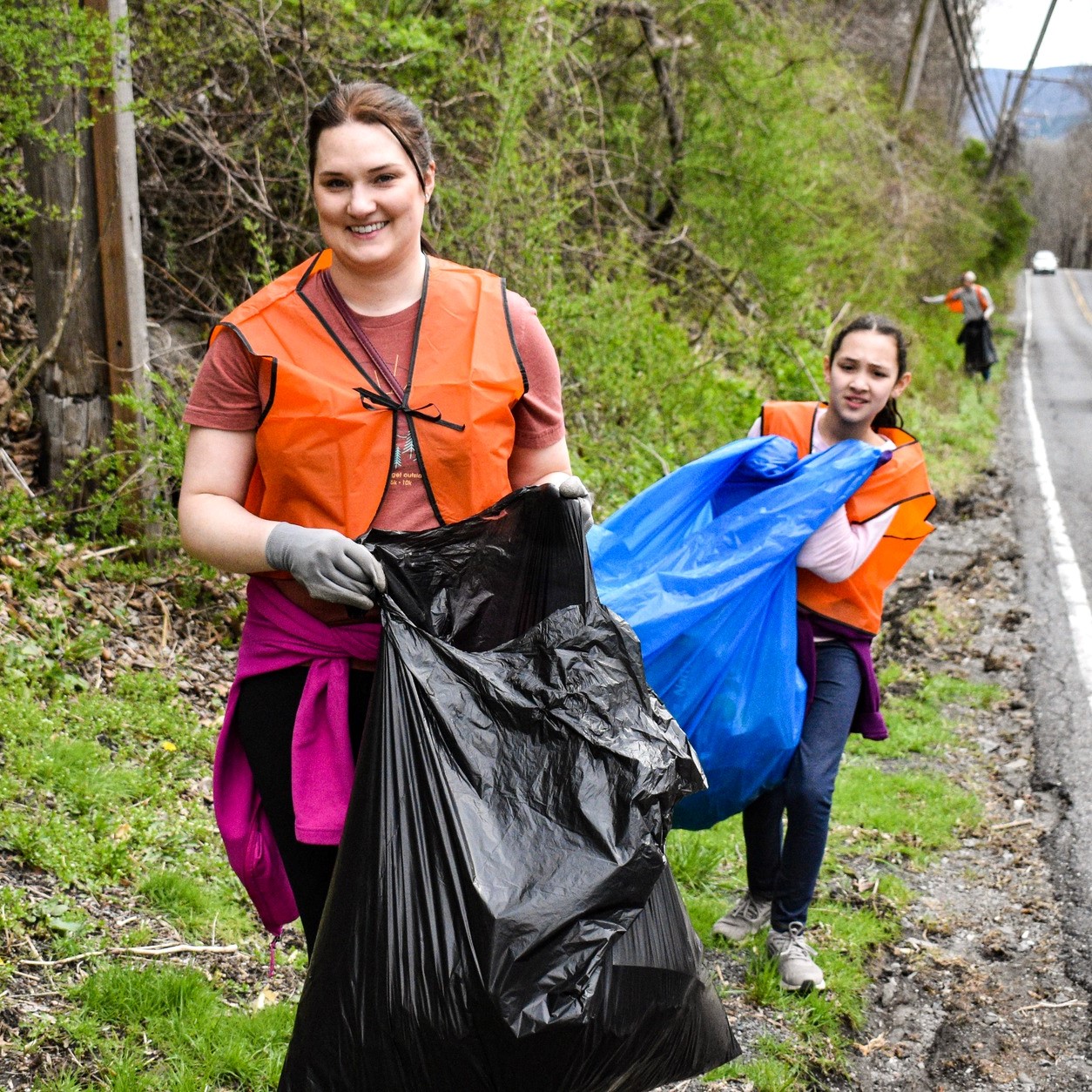 Monroe_Spring River Road Clean-up_32square